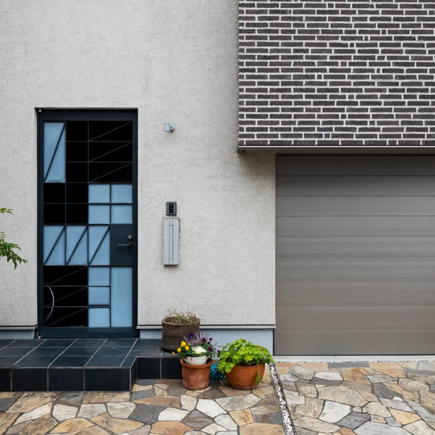 japanese-house-entrance-with-windows.webp